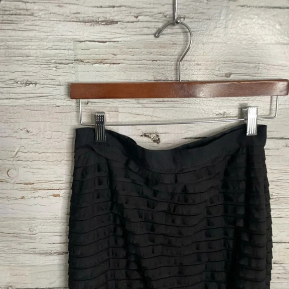 Banana republic size 2 black ruffle  pencil skirt - Picture 4 of 8